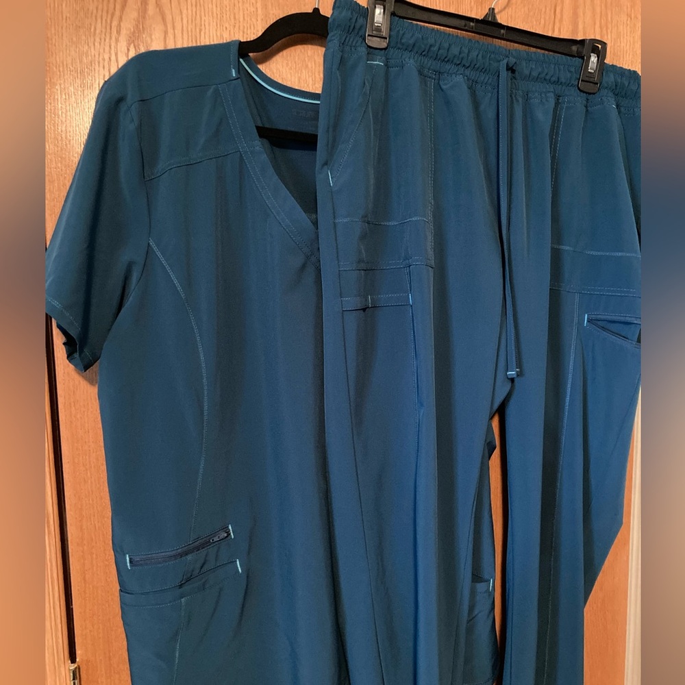 Scrubstar set 2X top Lg bottom Caribbean blue